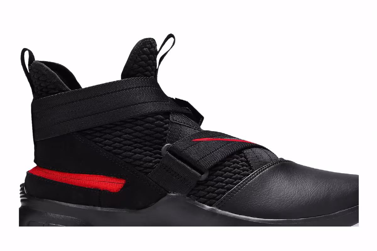 Nike LeBron Soldier 12 FlyEase Black Red, view 3