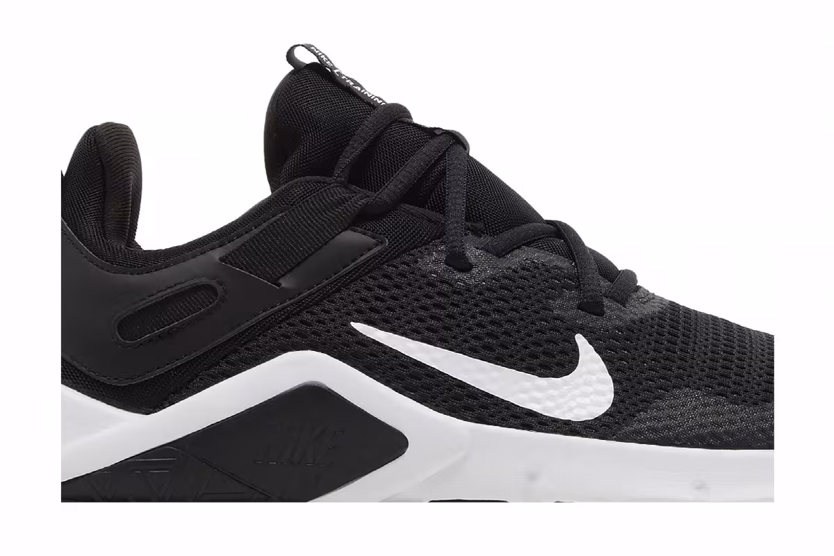 Nike Women's Legend Essential Black, view 3