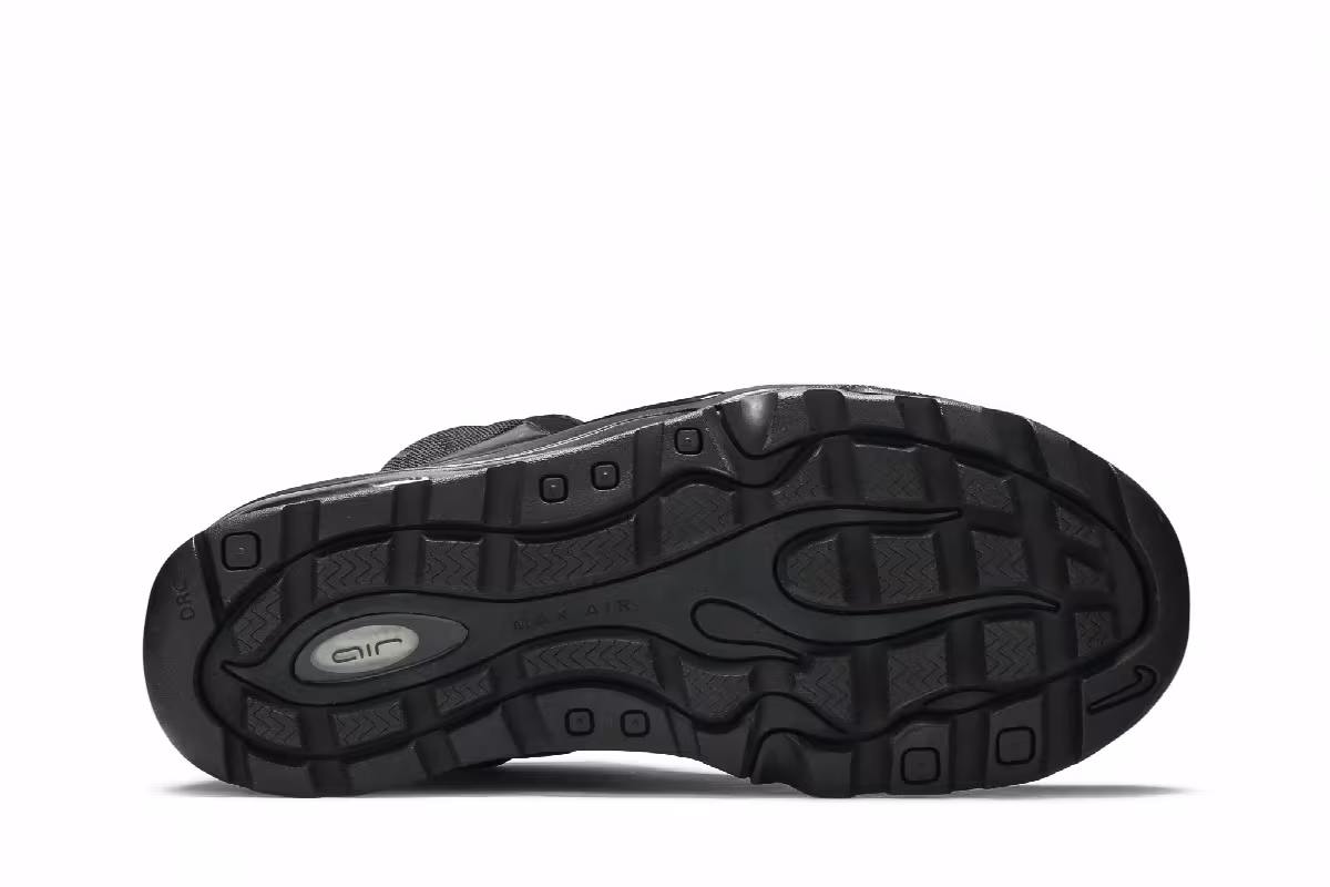 Nike Air Bakin Posite Triple Black, view 5