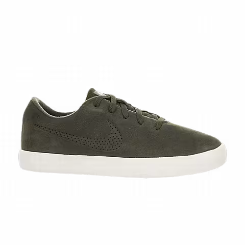 Nike Essentialist Suede