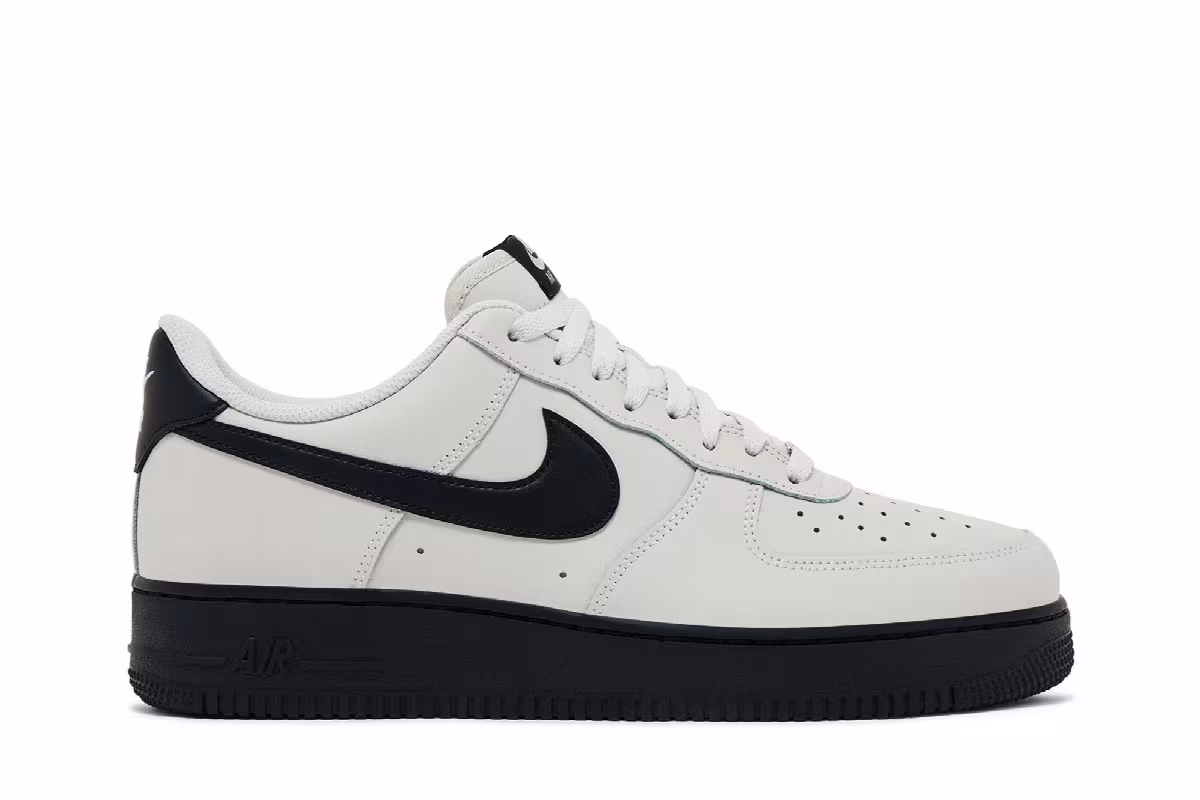 Nike Air Force 1 Light Bone Black, view 2