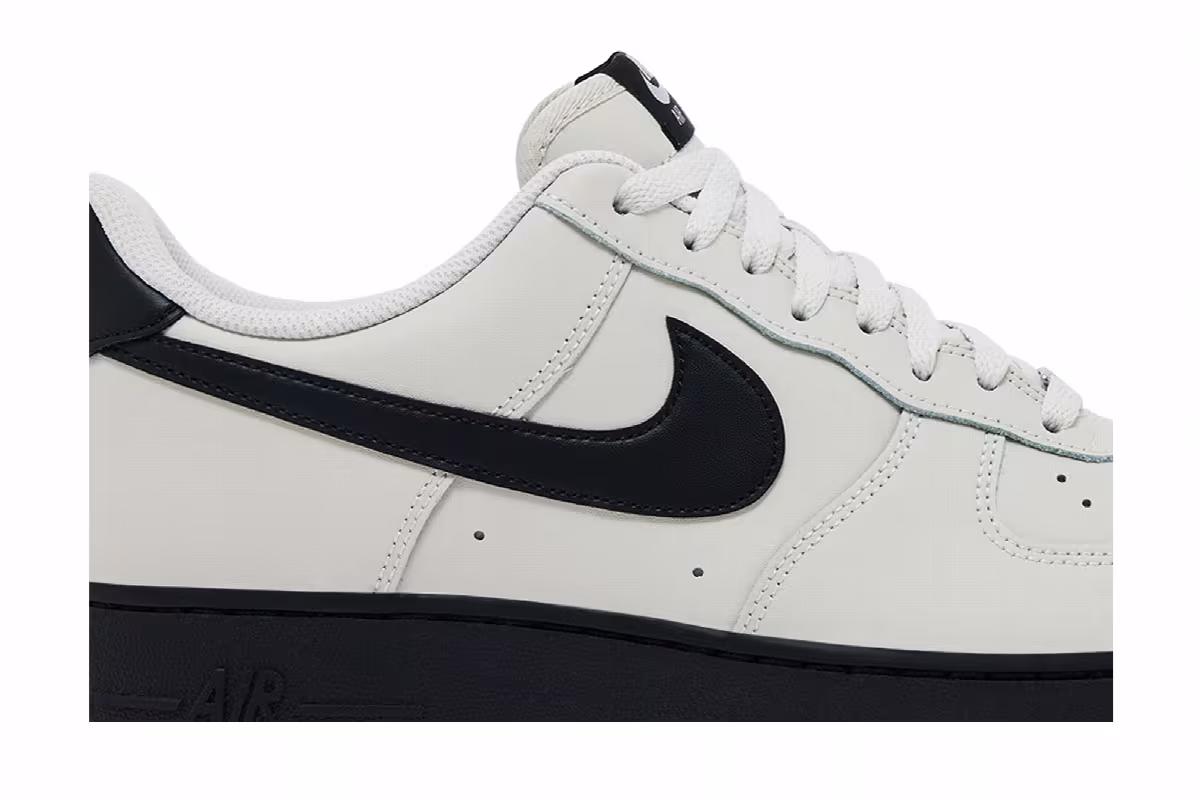 Nike Air Force 1 Light Bone Black, view 3