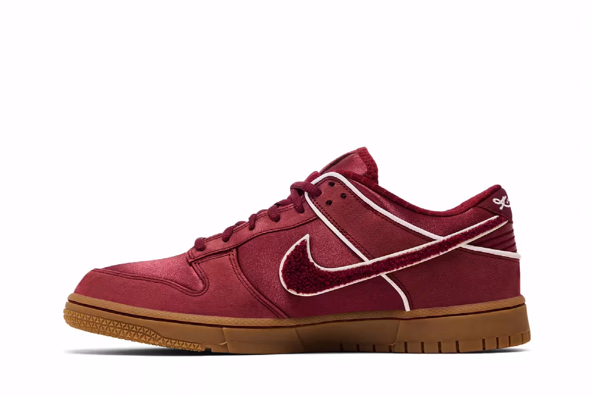 Kobe Bryant x Nike Dunk Low Protro Team Red, view 4