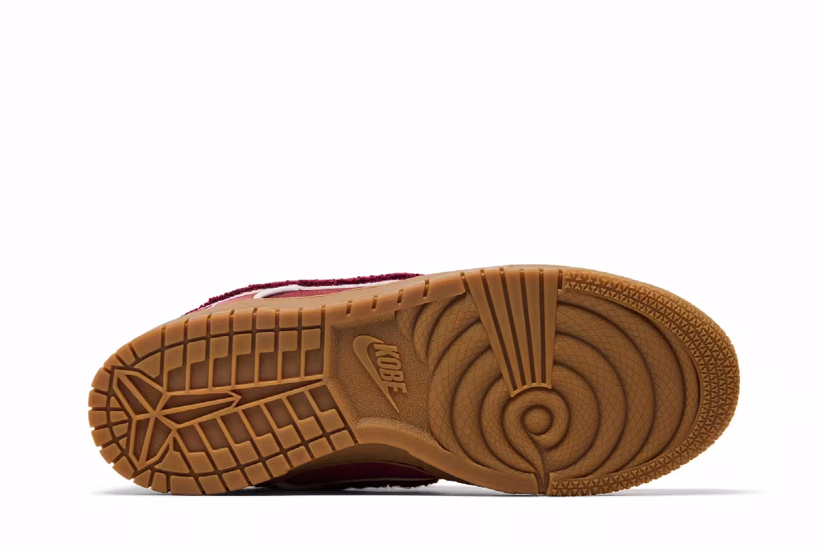 Kobe Bryant x Nike Dunk Low Protro Team Red, view 5