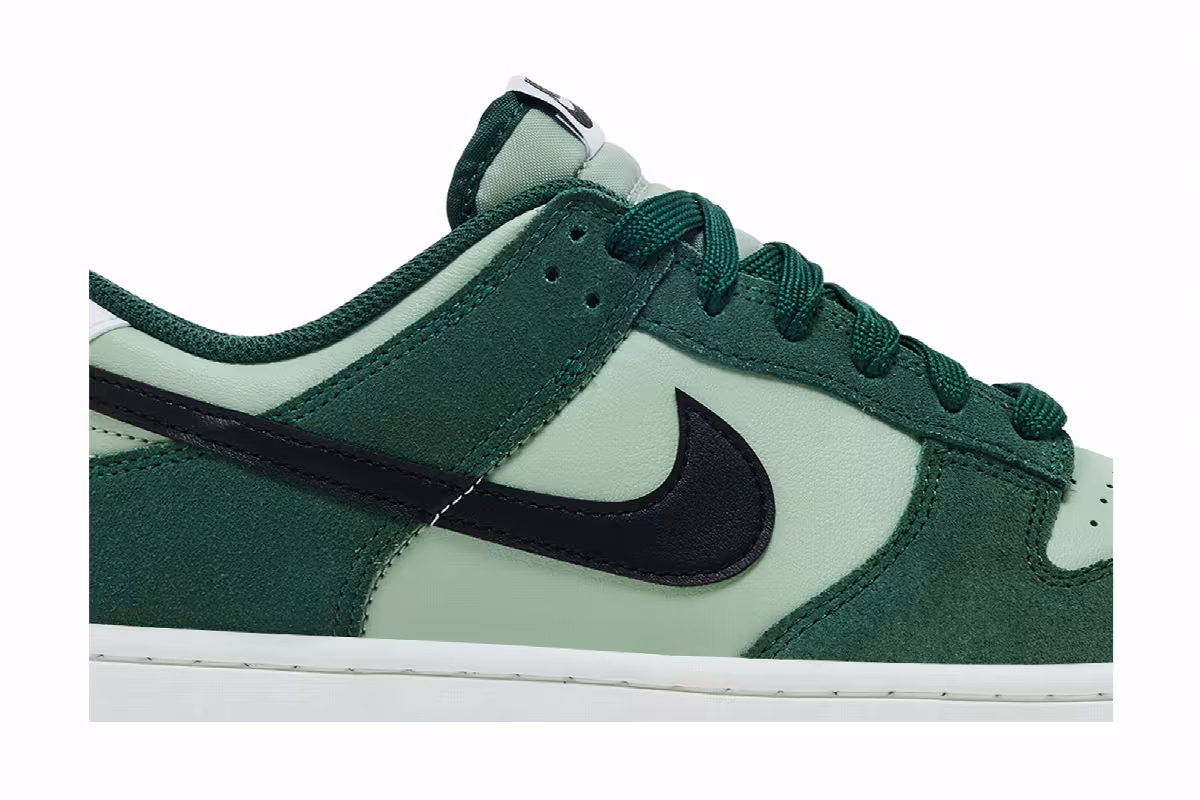 Nike Dunk Low SE Jade Horizon Fir, view 3