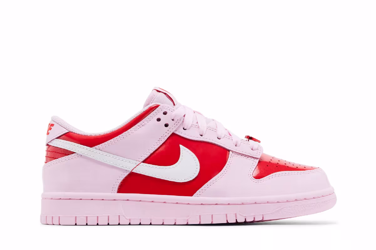 Nike Dunk Low GS Valentines Day 2026, view 2