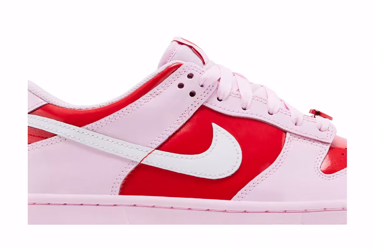 Nike Dunk Low GS Valentines Day 2026, view 3