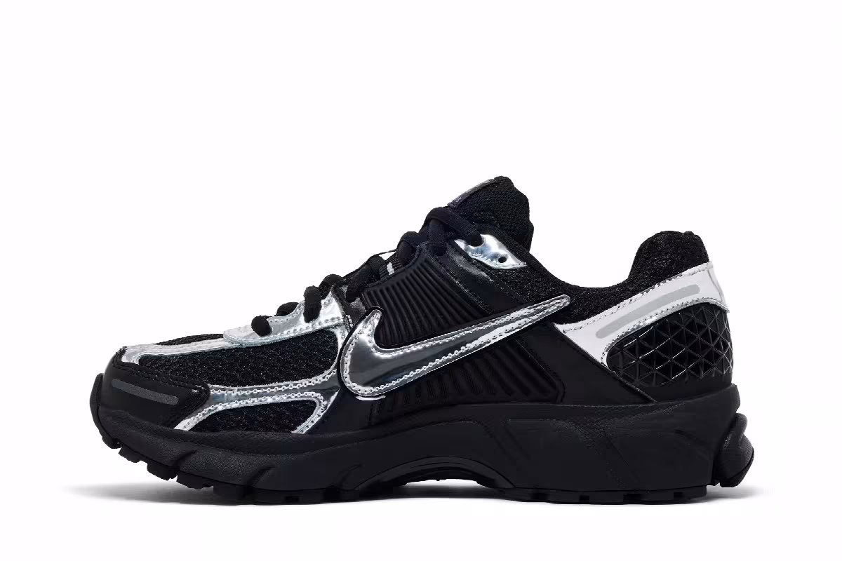 Nike Women's Air Zoom Vomero 5 Black Metallic Silver, view 4