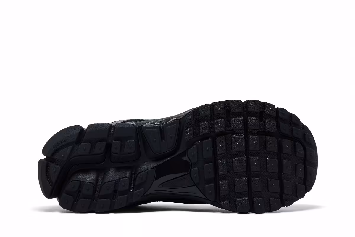 Nike Women's Air Zoom Vomero 5 Black Metallic Silver, view 5