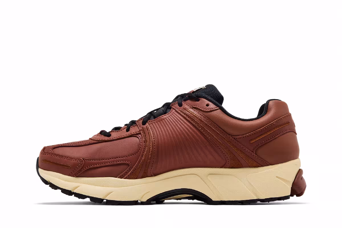 Nike Zoom Vomero 5 Swooshless, view 4