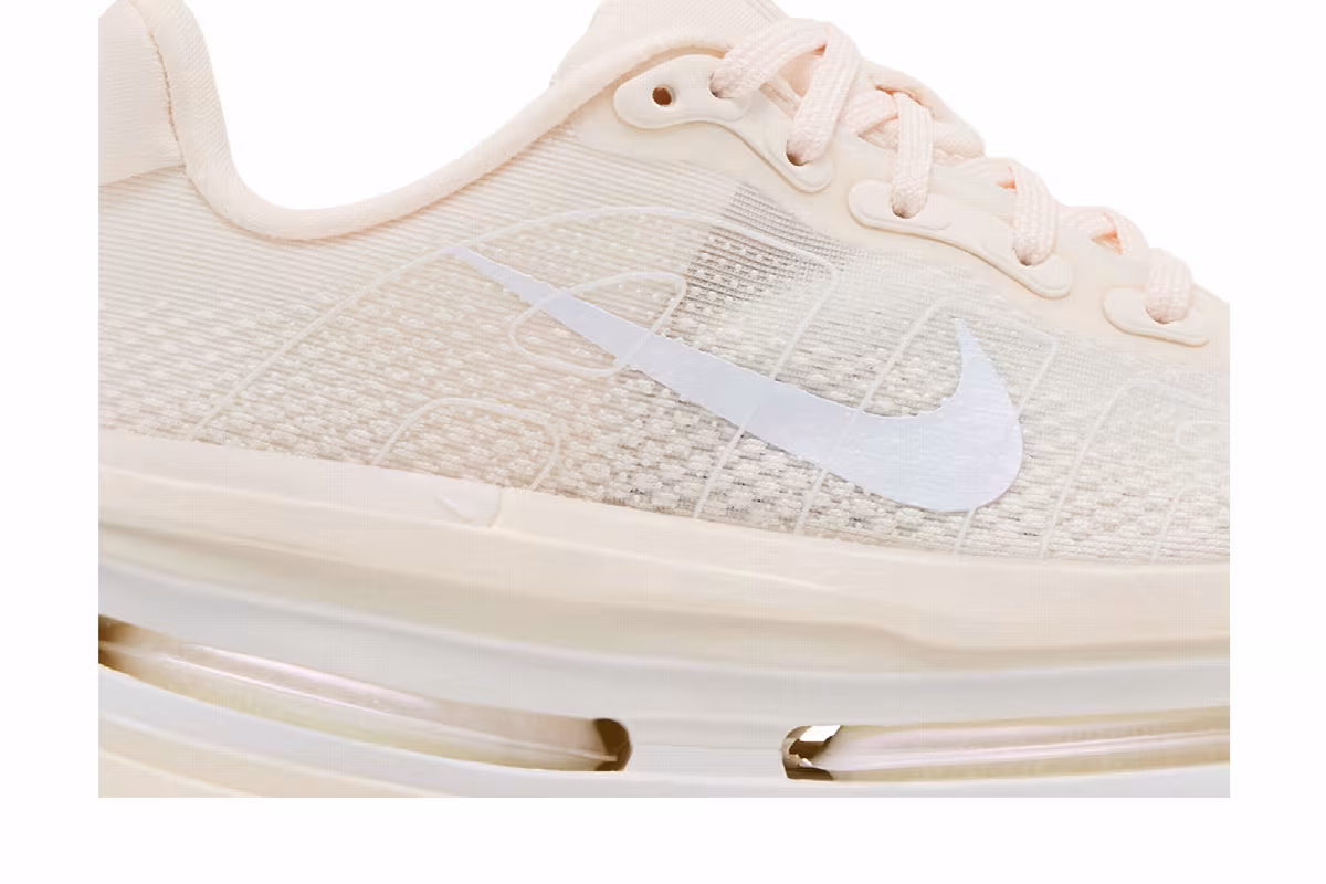 Nike Women's Vomero Premium Chalk, view 3