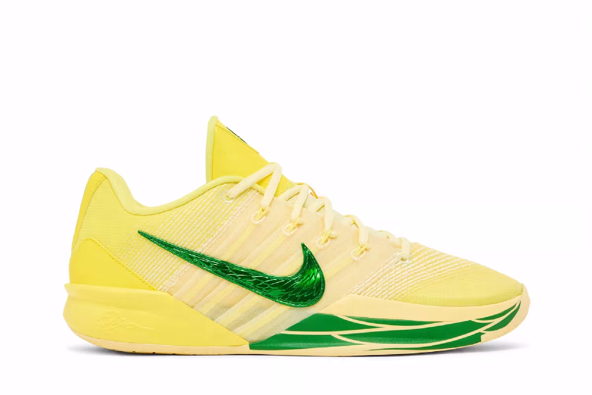 Nike Women's Sabrina 3 Oregon Ducks, view 2