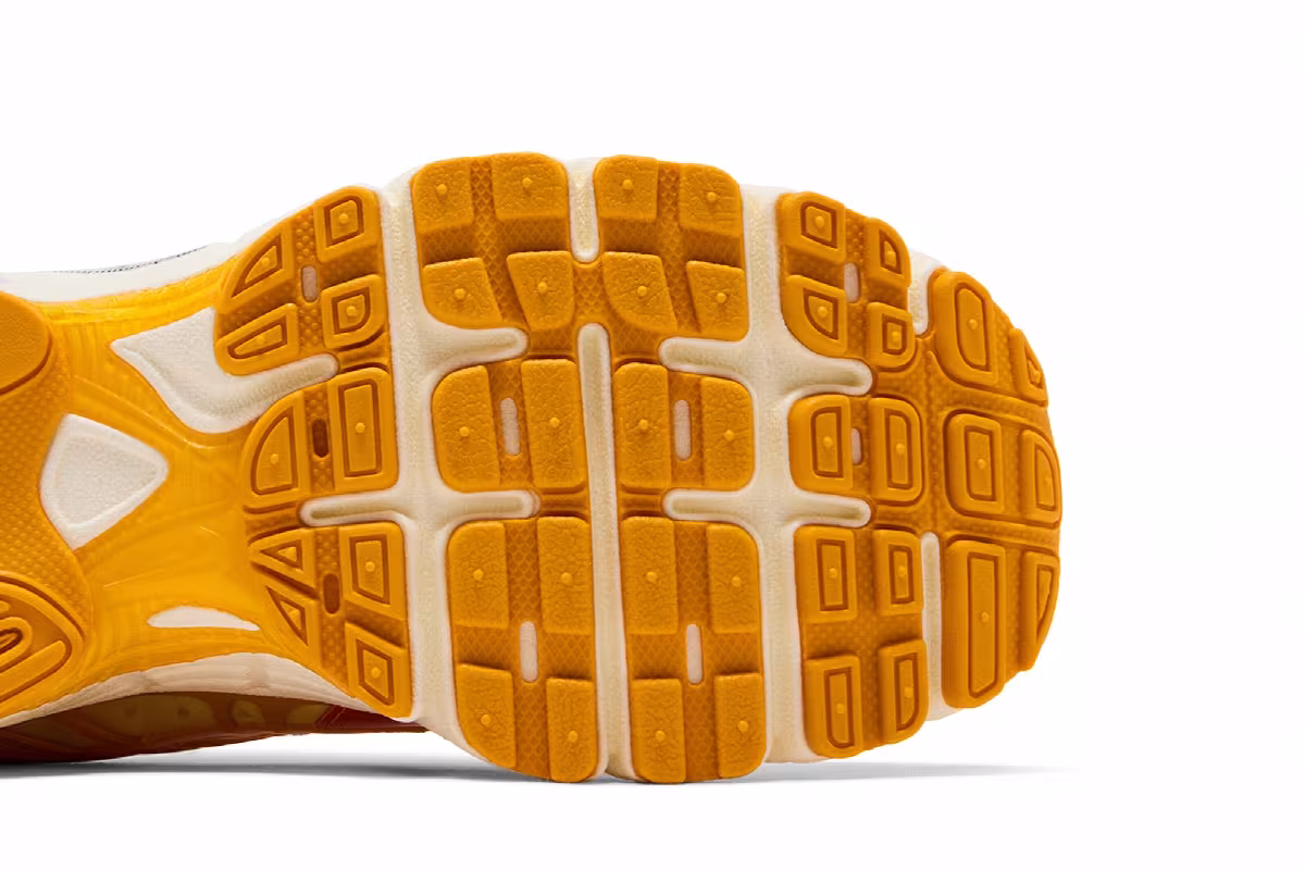 Nike Women's Air Max Moto 2K Orange Horizon, view 6