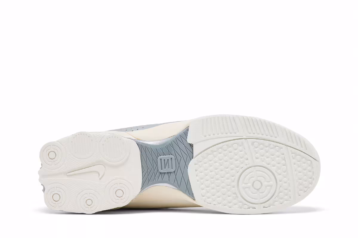 Nike Women's Total 90 Shox Magia Sail Metallic Silver, view 5