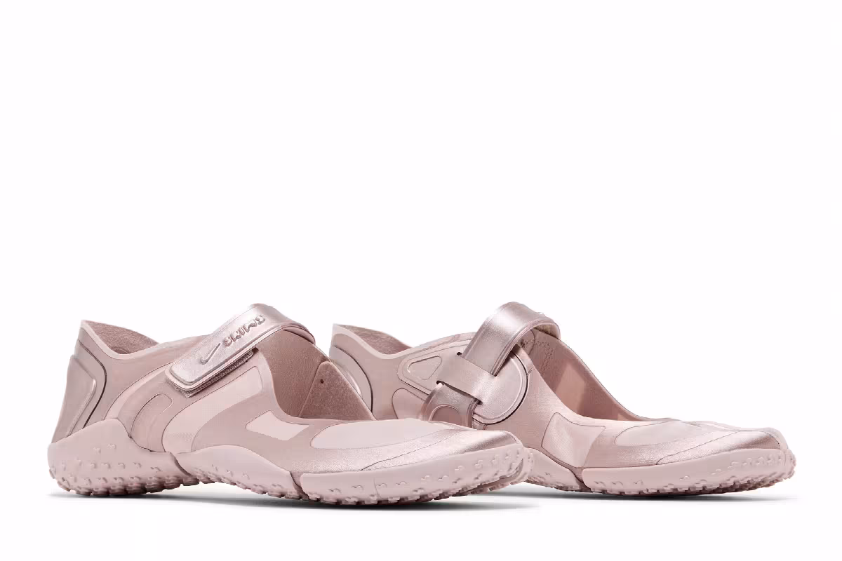 Women's NikeSKIMS Air Rift Satin - Slit Red, view 9