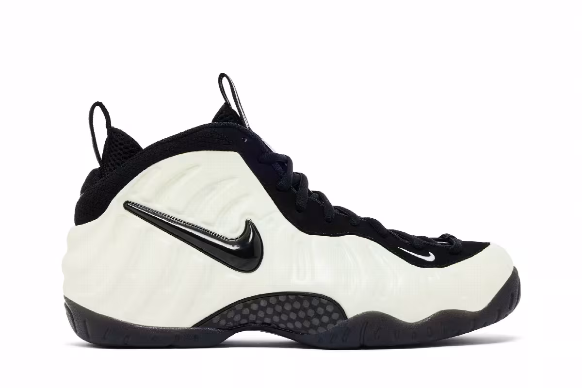 Nike Air Foamposite Pro Glow In The Dark, view 2