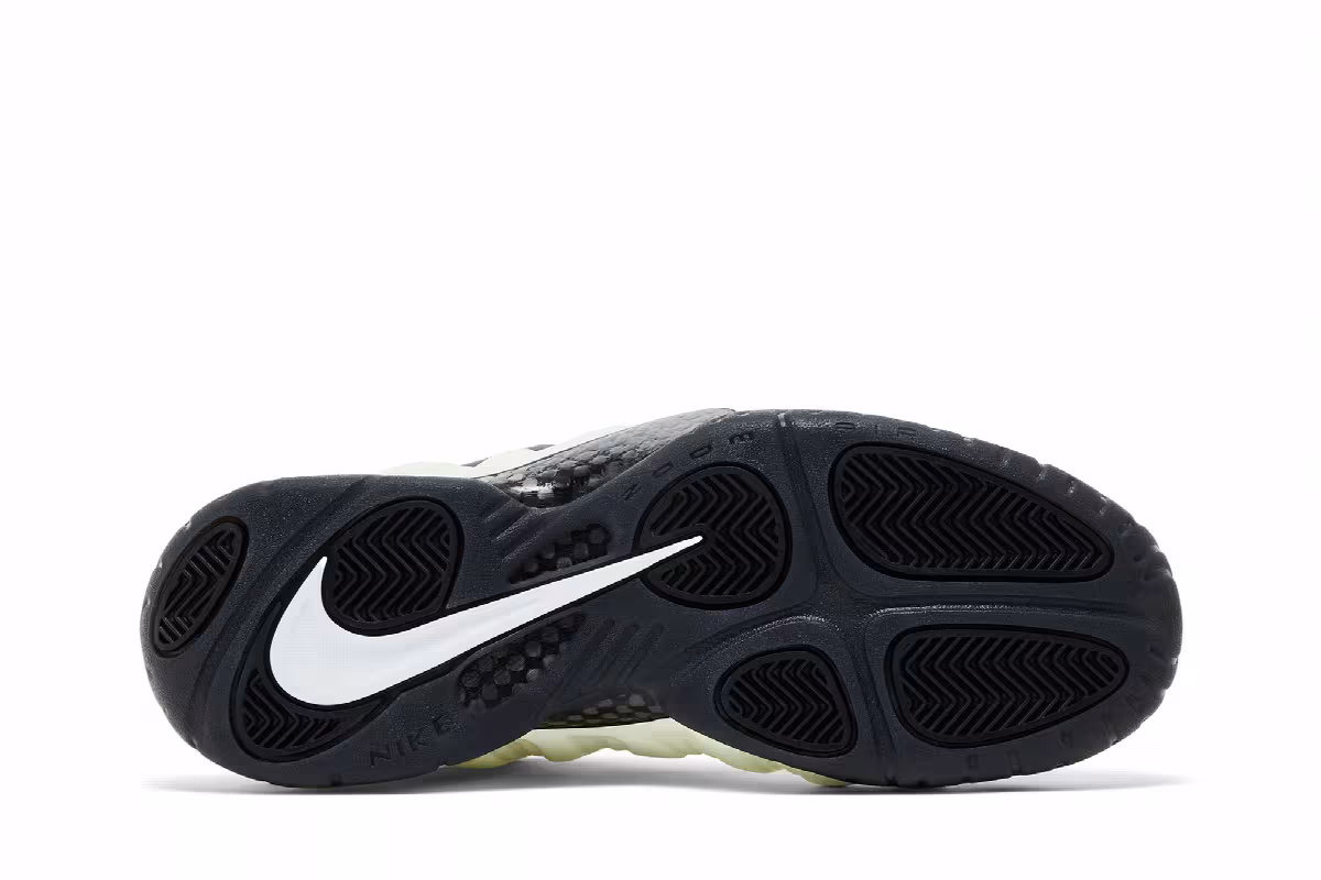 Nike Air Foamposite Pro Glow In The Dark, view 5