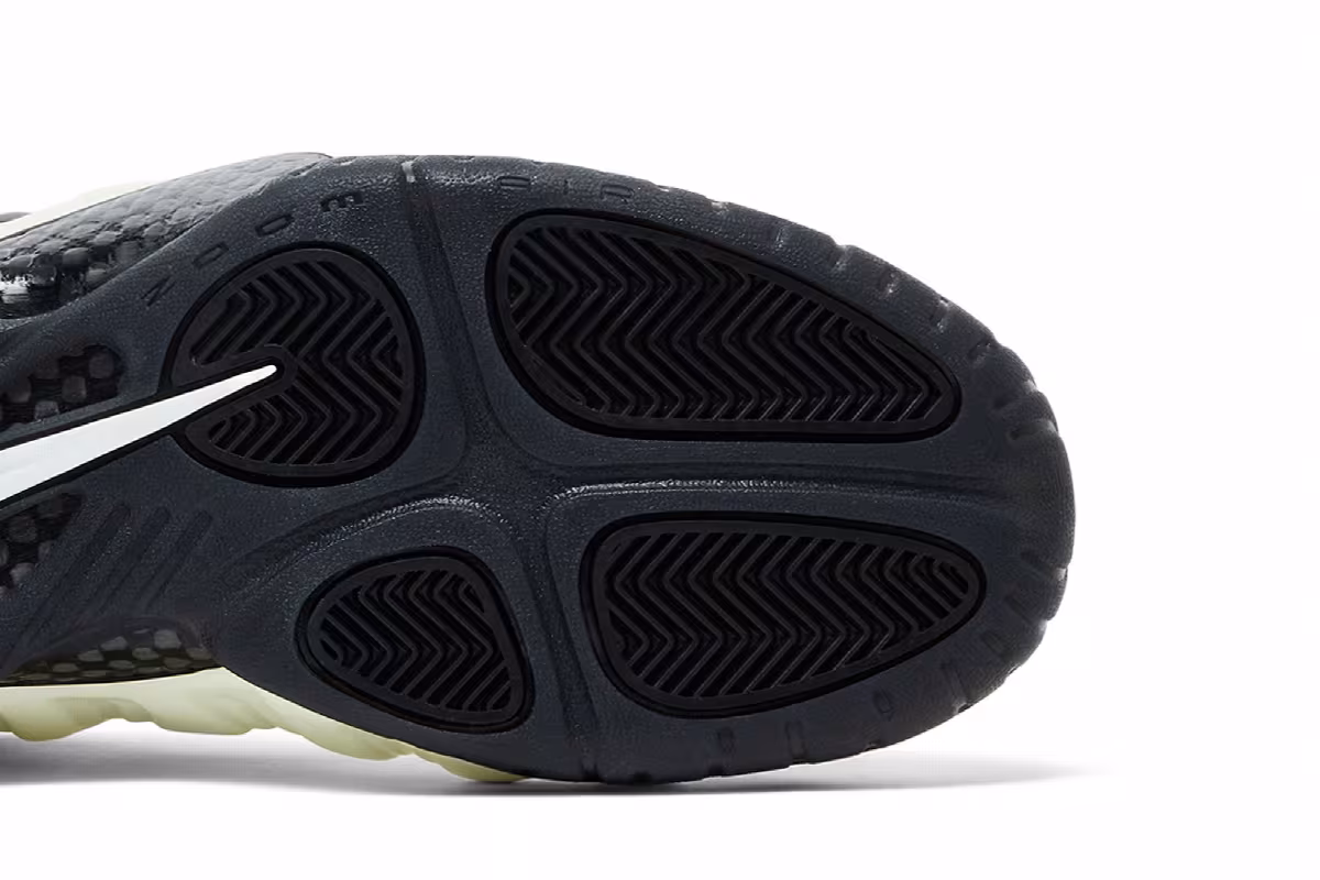 Nike Air Foamposite Pro Glow In The Dark, view 6