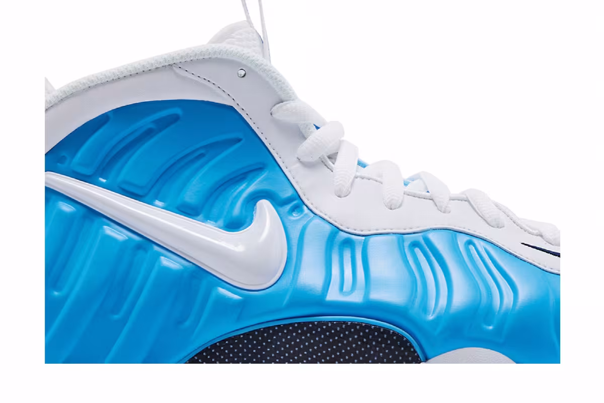 Nike Air Foamposite Pro University Blue 2026, view 3