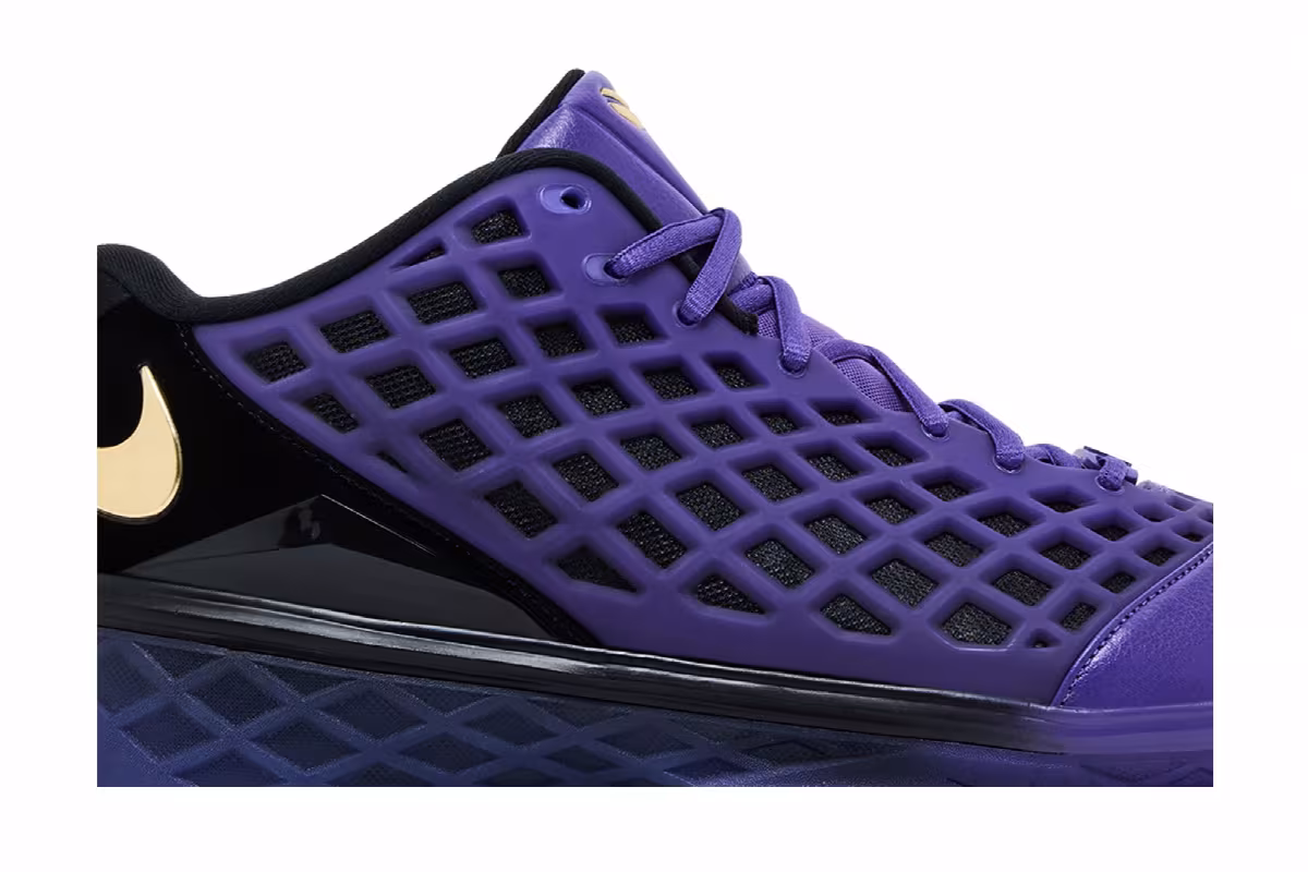 FC Barcelona x Nike Kobe 3 Low Protro Black Gold Metallic, view 3
