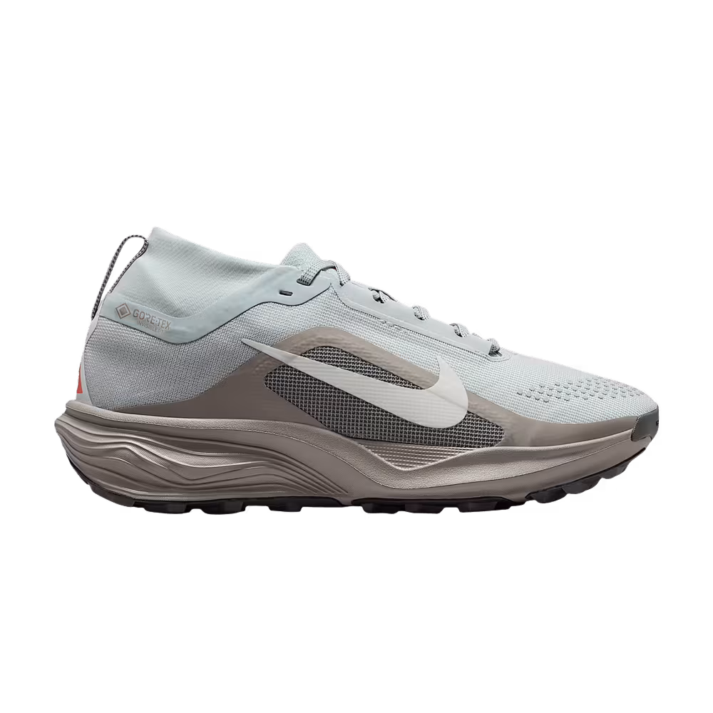 Nike Women's Acg Pegasus Trail GORE-TEX Waterproof Trail Light Silver Light Army Safety Orange Light Silver