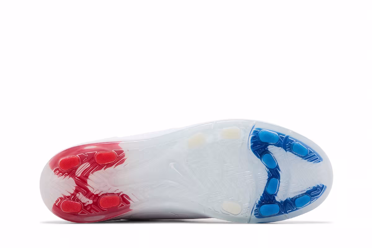 Jacquemus x Nike Cryoshot Tiempo R10 France, view 5