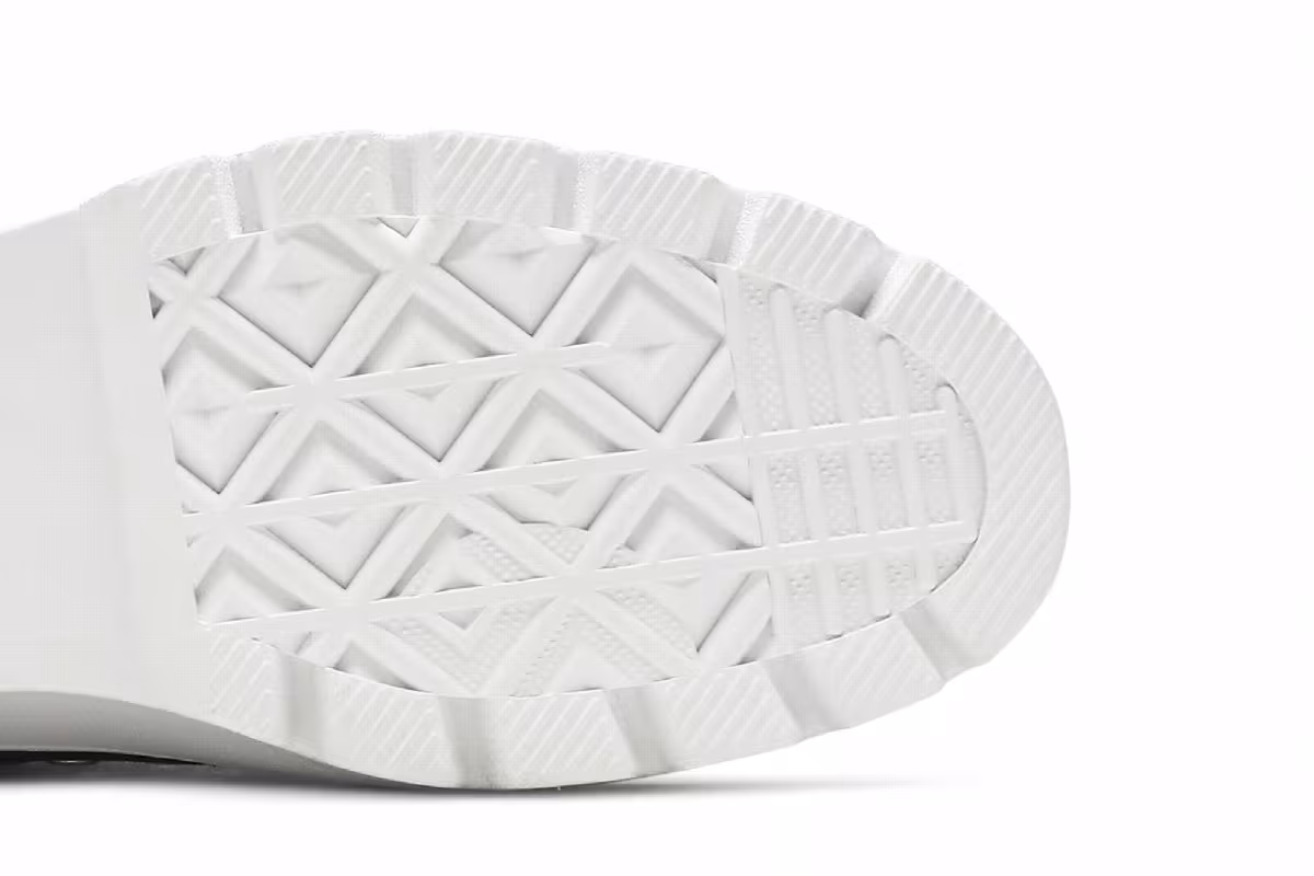 Converse Women's Chuck Taylor All Star High Lugged Black, view 6