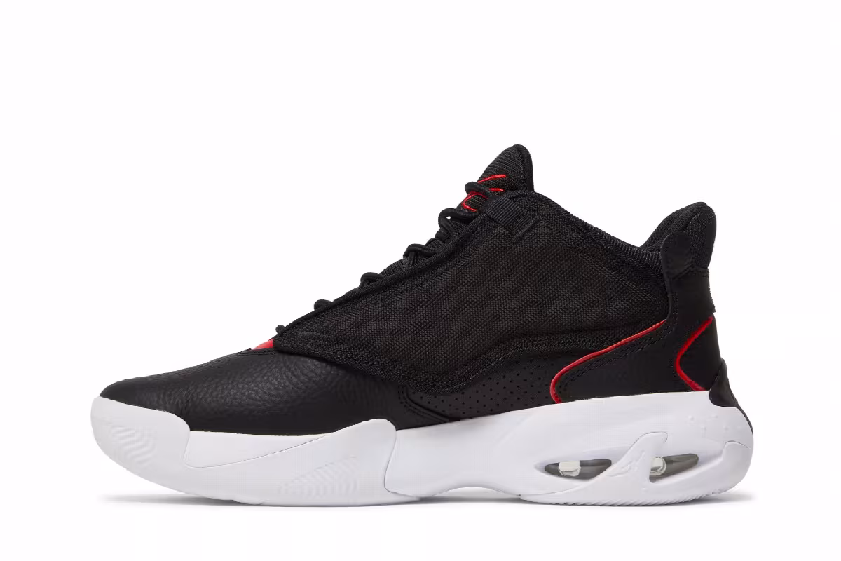 Air Jordan Max Aura 4 Bred, view 4