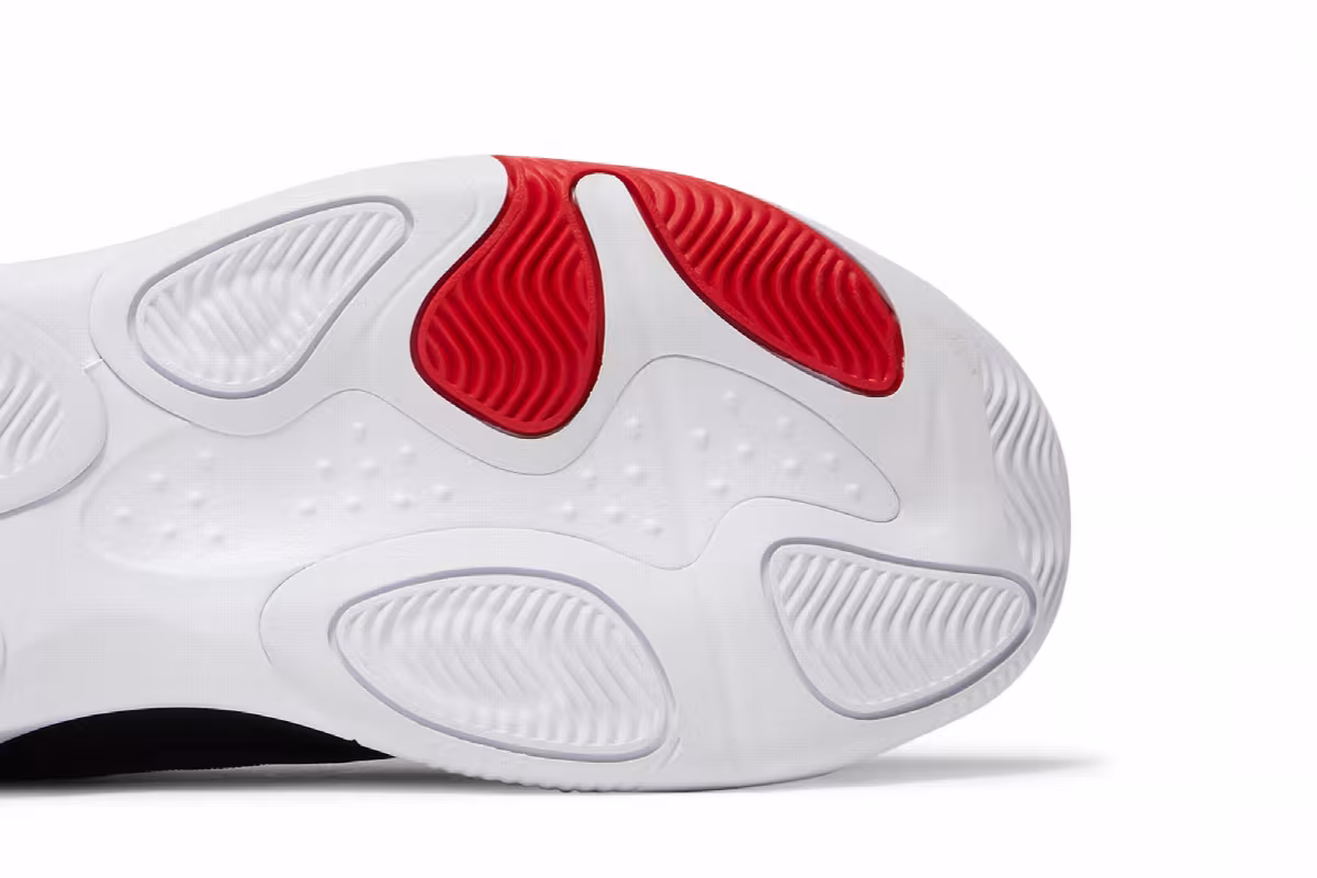 Air Jordan Max Aura 4 Bred, view 6