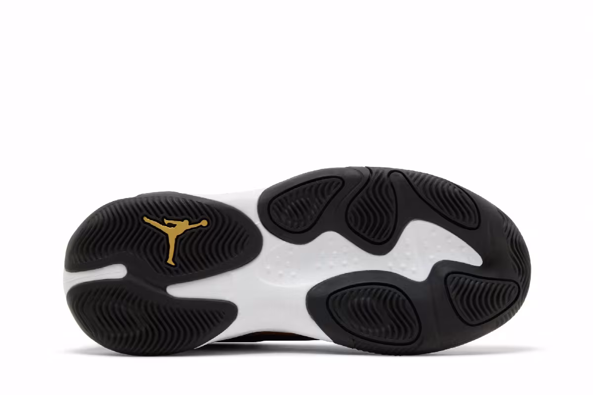 Air Jordan Max Aura 4 GS Black Metallic Gold, view 5
