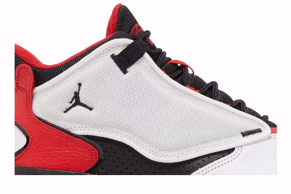 Air Jordan Max Aura 4 White Black University Red, view 3