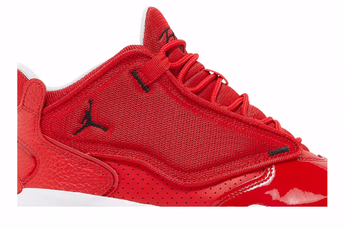 Air Jordan Max Aura 4 University Red, view 3