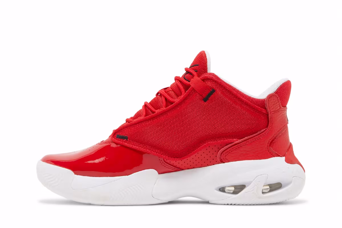 Air Jordan Max Aura 4 University Red, view 4