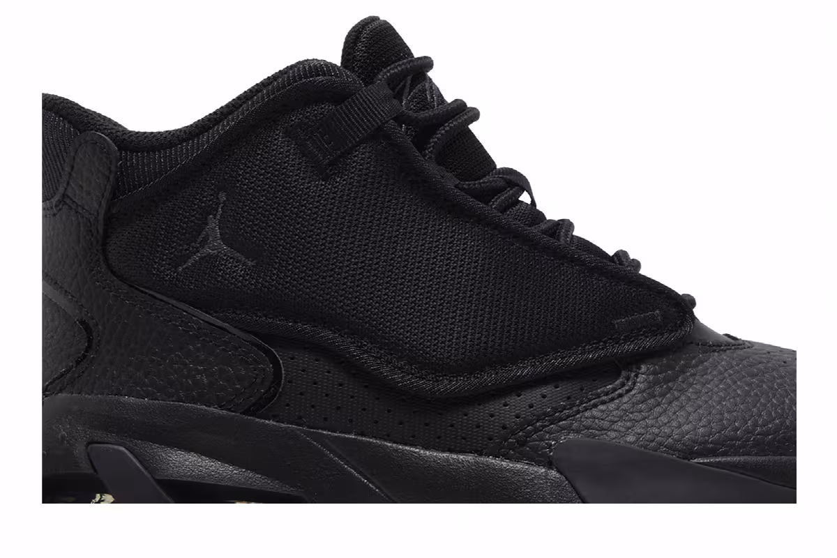 Air Jordan Max Aura 4 GS Black Anthracite, view 3