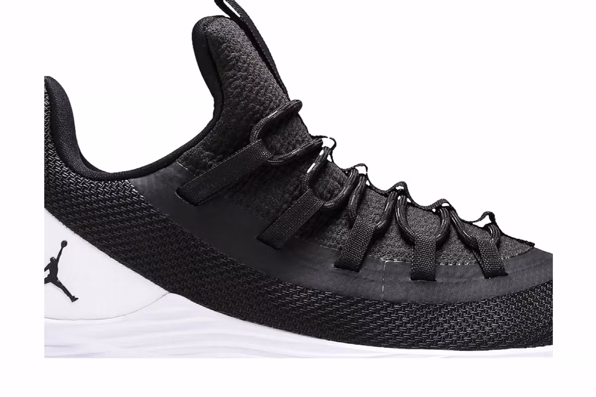 Air Jordan Ultra Fly.2 Low Black, view 3
