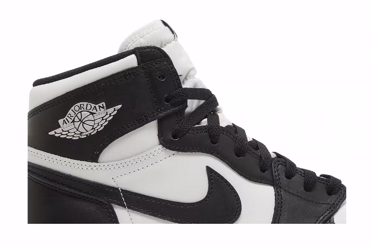 Air Jordan 1 High Black White, view 3