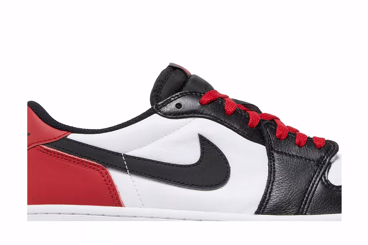Air Jordan 1 Low OG Black Toe, view 3