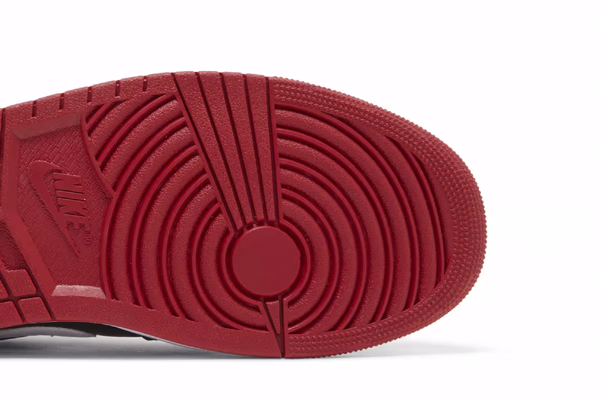 Air Jordan 1 Low Alternate Bred Toe, view 6
