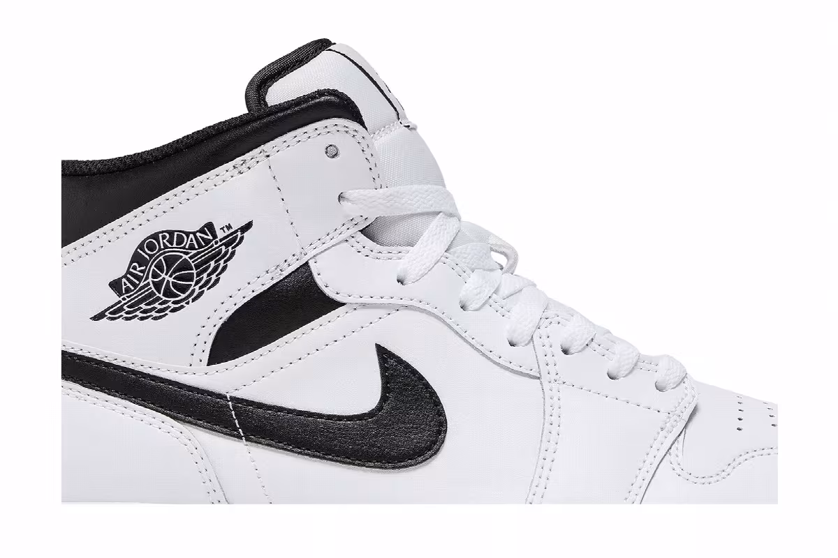 Air Jordan 1 Mid White Black, view 3