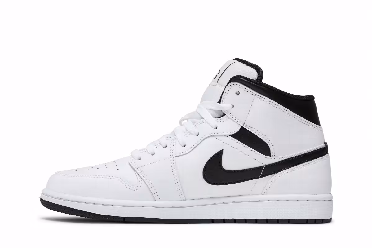 Air Jordan 1 Mid White Black, view 4