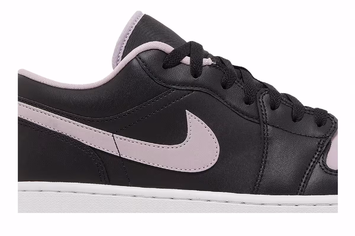Air Jordan 1 Low SE Black Iced Lilac, view 3
