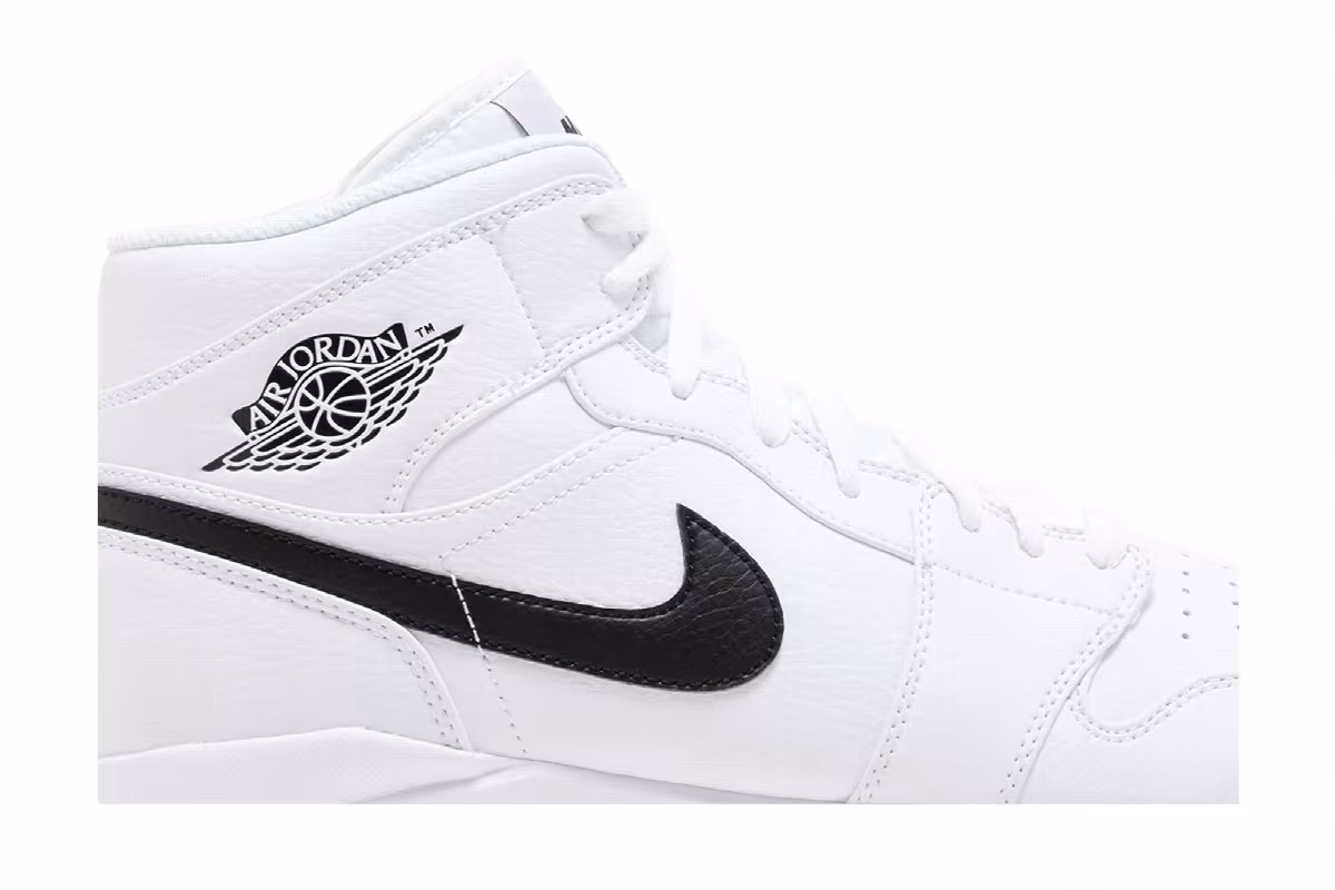 Air Jordan 1 MCS White Black, view 3