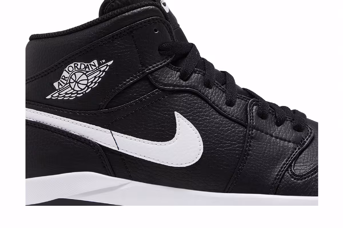 Air Jordan 1 Metal Black White 2023, view 3