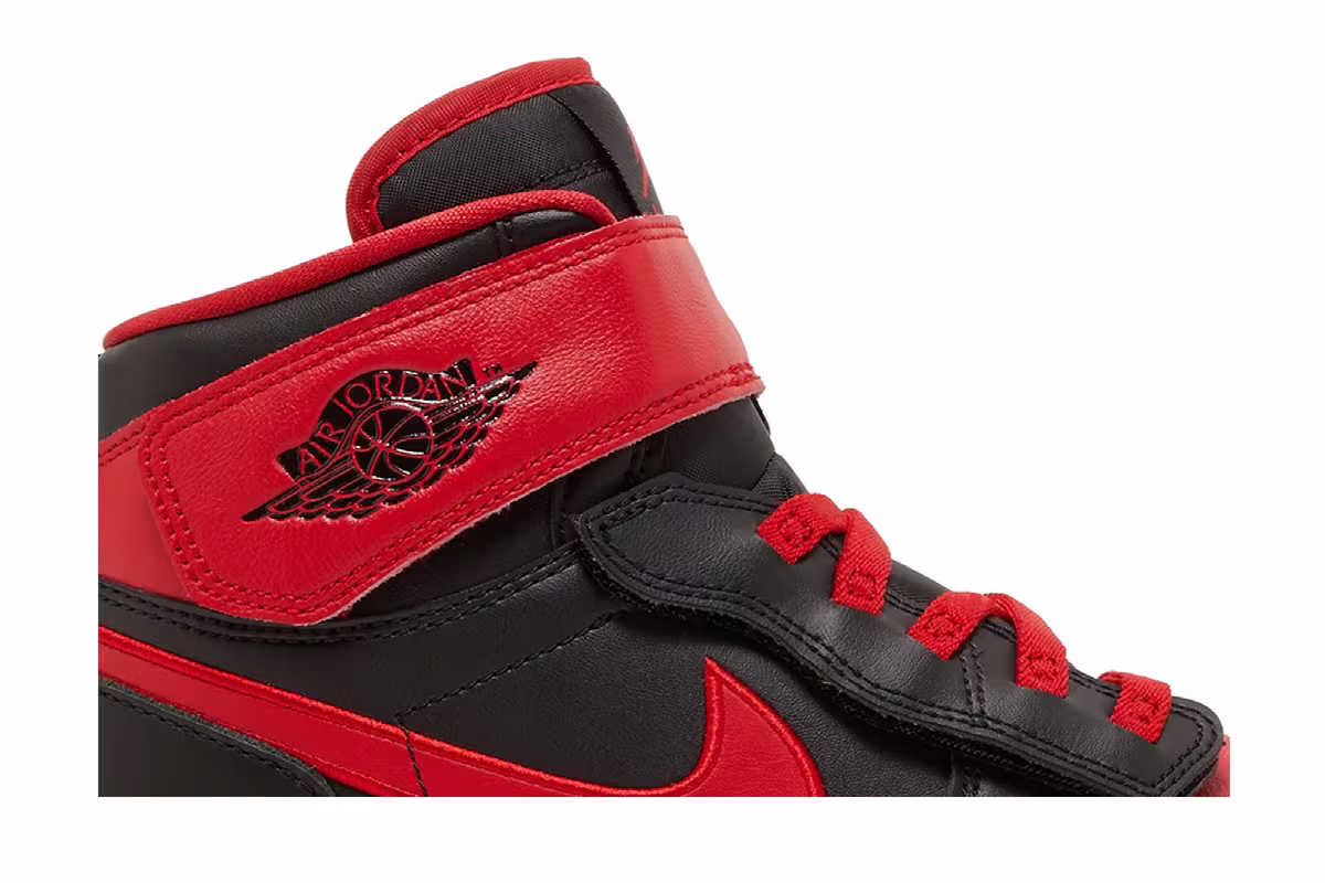Air Jordan 1 High FlyEase Bred, view 3