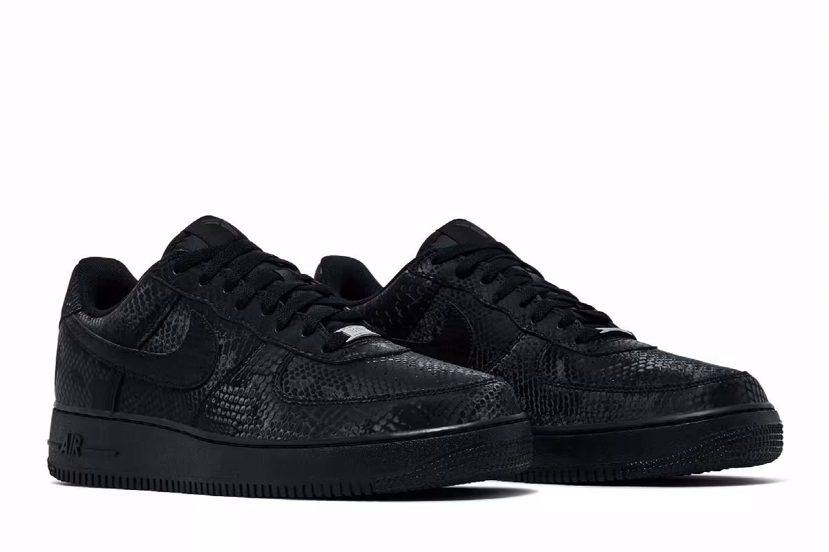Kobe Bryant x Nike Air Force 1 Low Triple Black, view 9