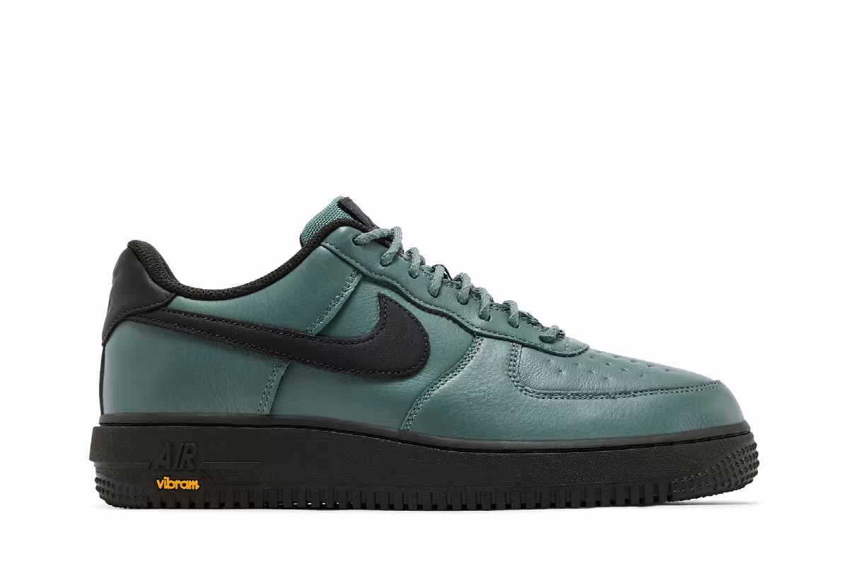 Nike Air Force 1 GORE-TEX Clay Green/Speed Yellow/Sequoia, view 2