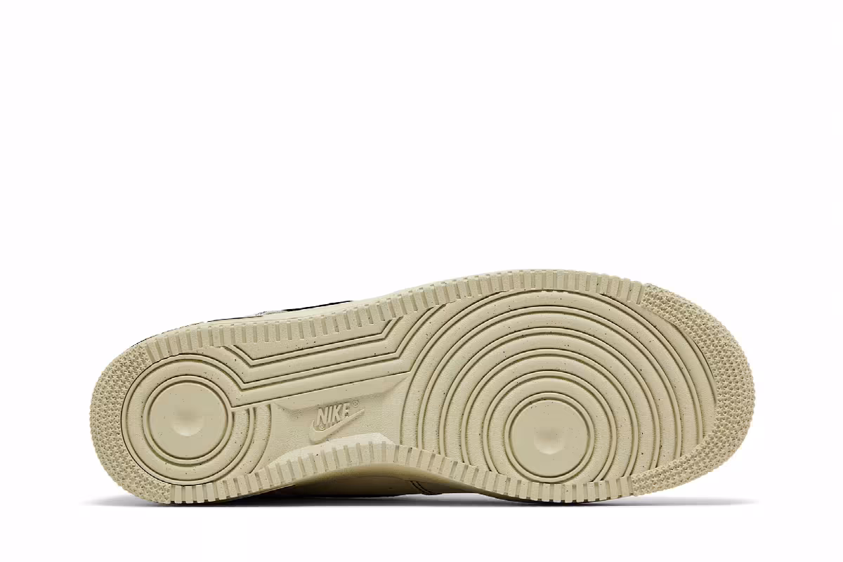 Nike Air Force 1 Light Khaki Black, view 5