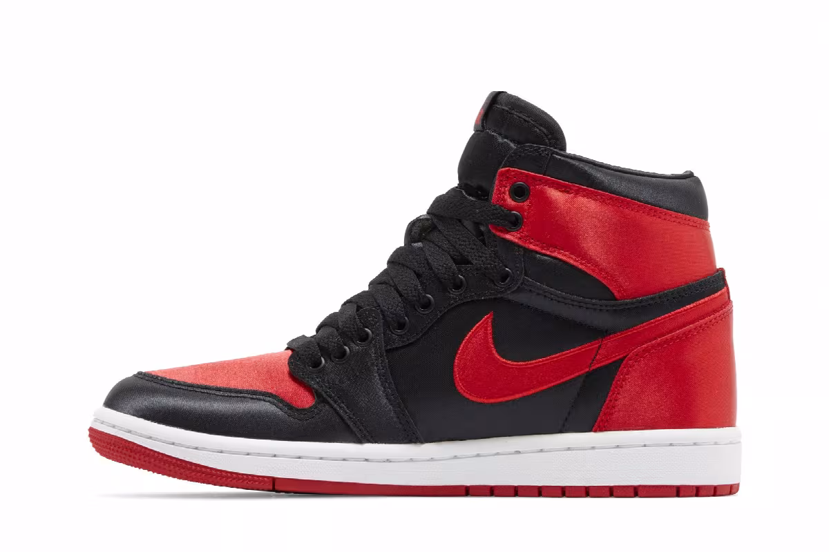 Women's Air Jordan 1 High OG Satin Bred 2023, view 4