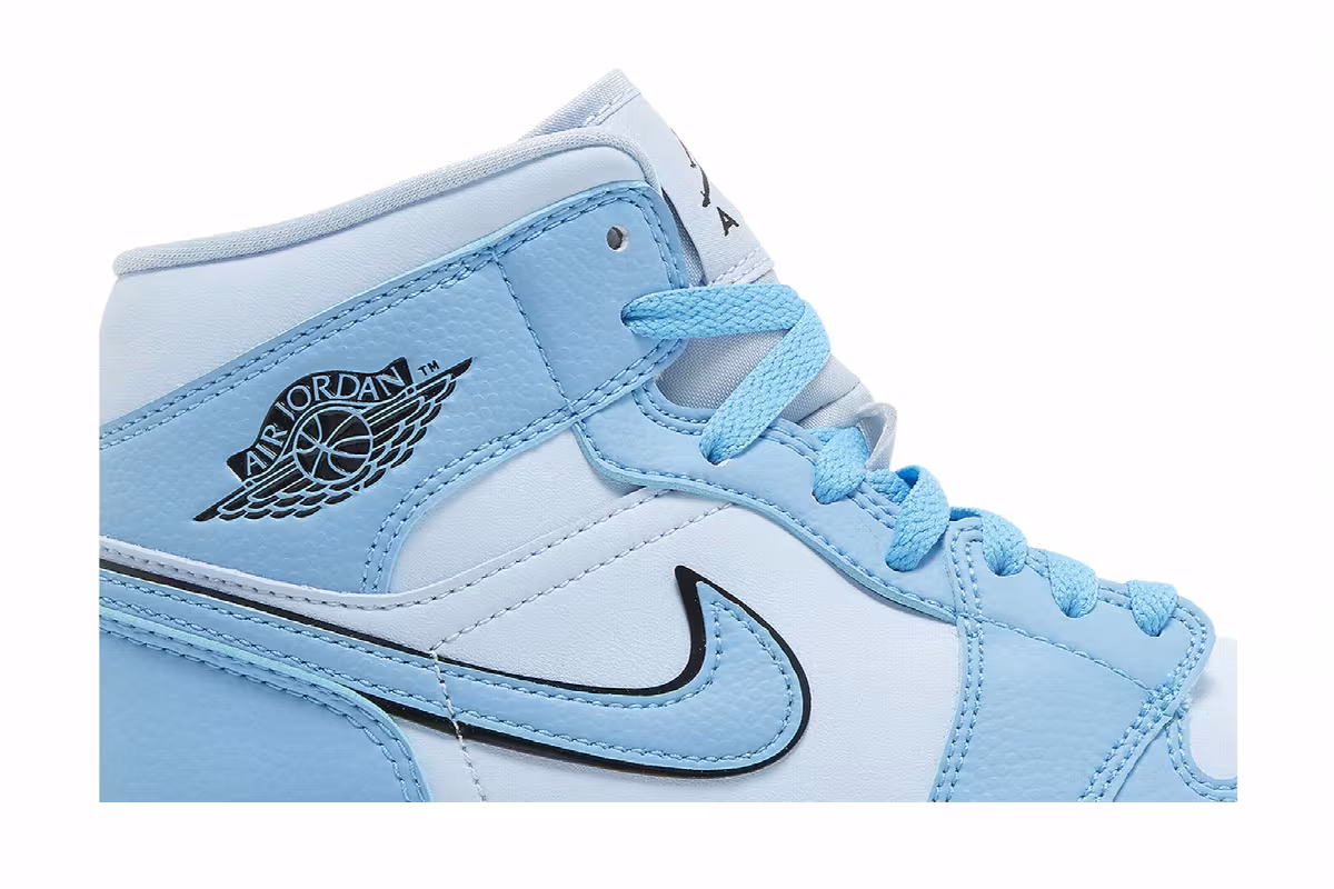 Women's Air Jordan 1 Mid SE Ice Blue, view 3