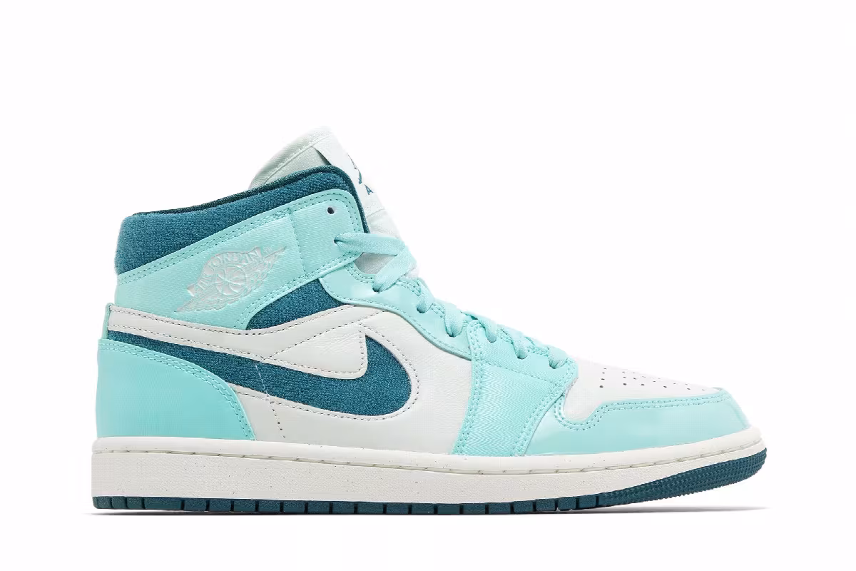 Women's Air Jordan 1 Mid SE Bleached Turquoise, view 2